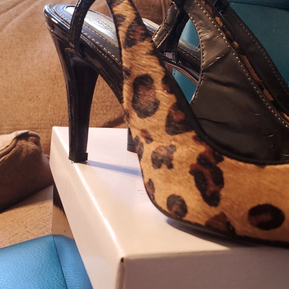 Shoes - Picture 4 of 6